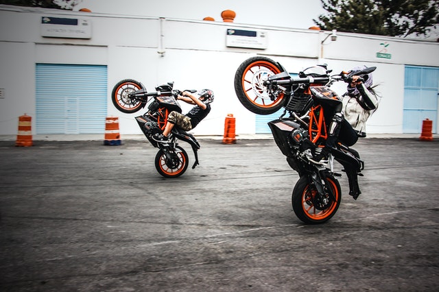 imagen de desafios en moto